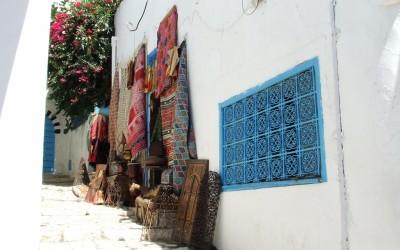 Tunezja – kraj piaszczystych plaż, luksusowych kurortów i kolorowych medyn.